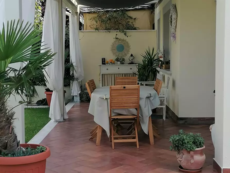 Immagine 7 di Casa bifamiliare in affitto  a Pietrasanta