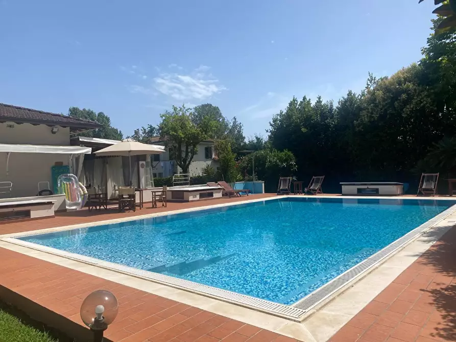 Immagine 16 di Villa in affitto  a Forte Dei Marmi