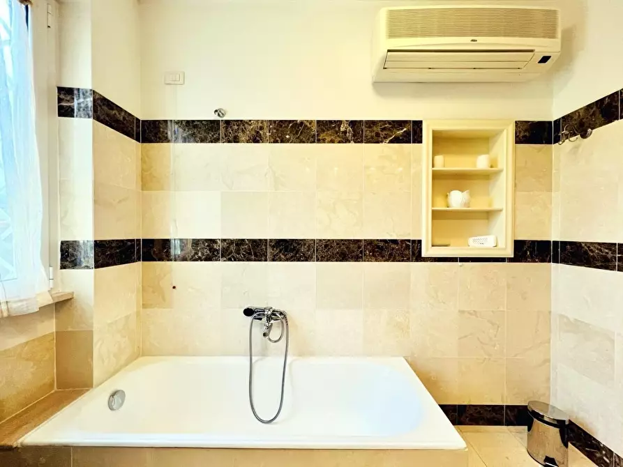 Immagine 38 di Villa in affitto  a Forte Dei Marmi