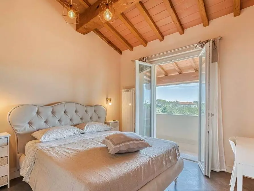 Immagine 41 di Villa in affitto  a Seravezza