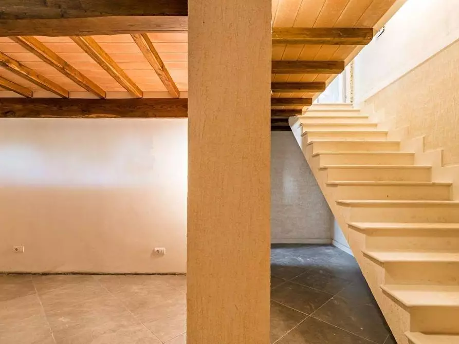 Immagine 56 di Villa in affitto  a Seravezza