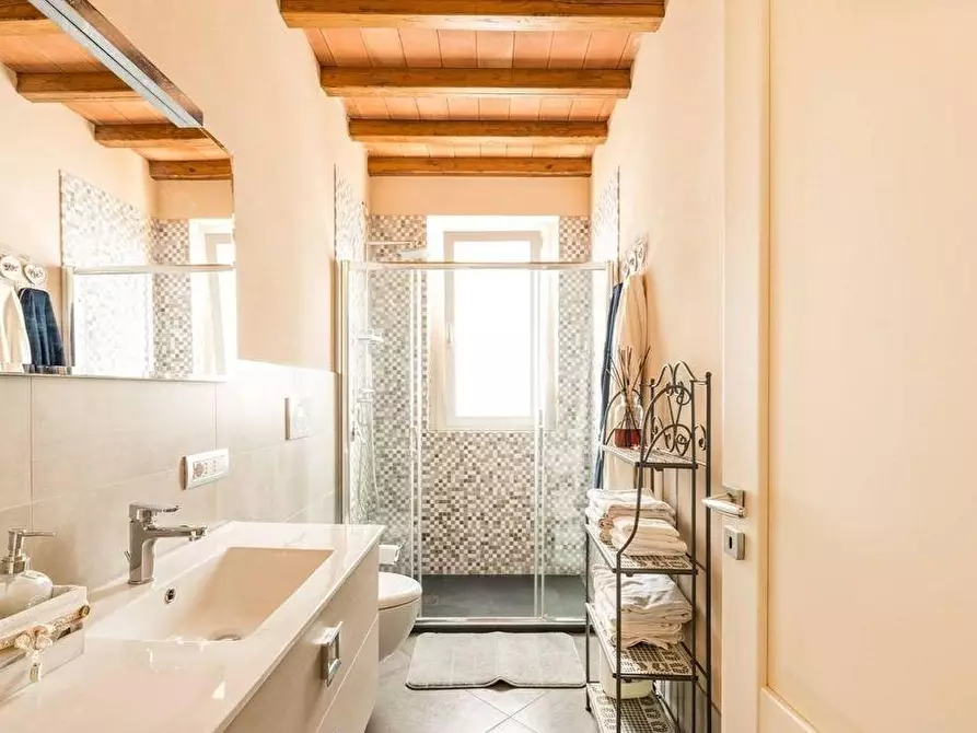 Immagine 45 di Villa in affitto  a Seravezza