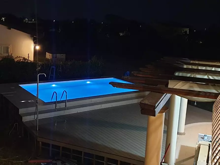 Immagine 3 di Villa in affitto  a Seravezza