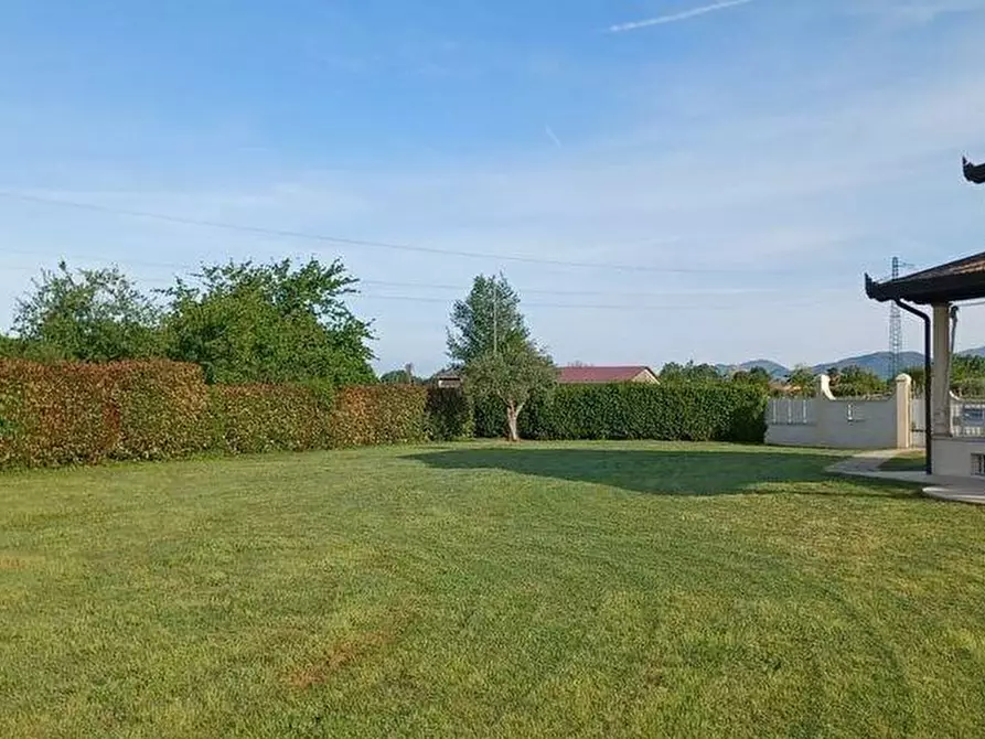 Immagine 11 di Villa in affitto  a Seravezza