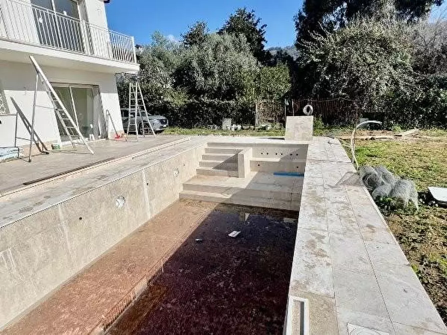 Immagine 32 di Villa in vendita  a Pietrasanta