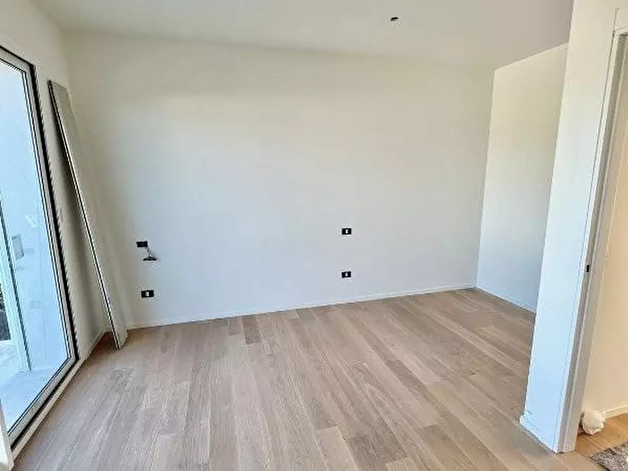 Immagine 9 di Villa in vendita  a Pietrasanta