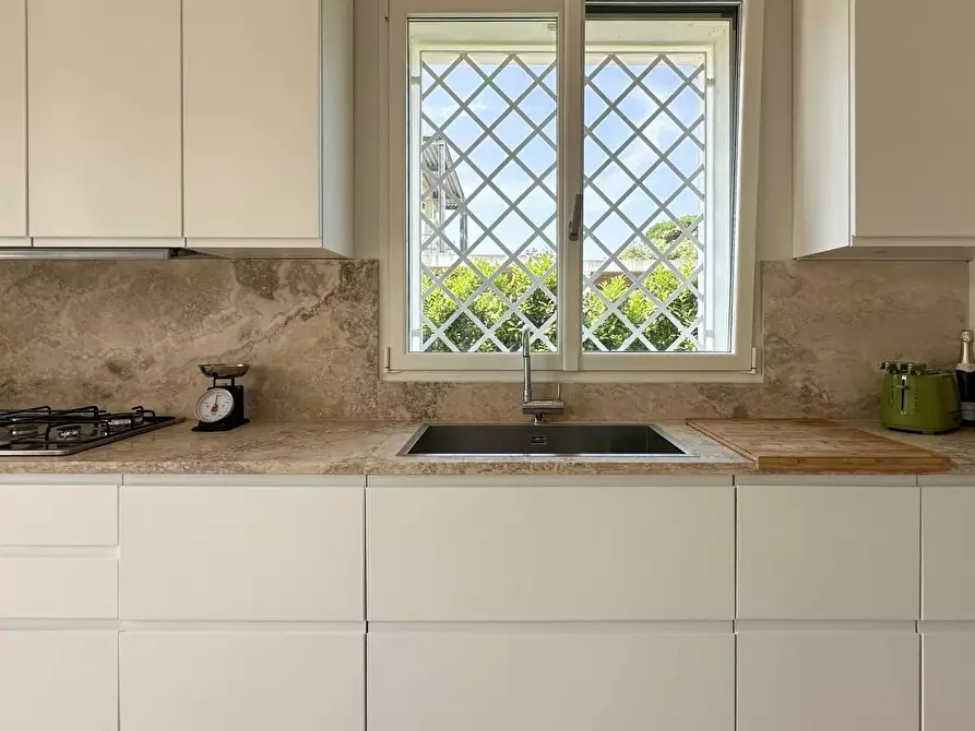 Immagine 5 di Villa in vendita  a Pietrasanta