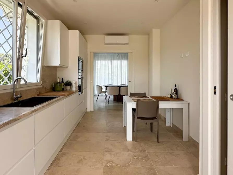 Immagine 11 di Villa in vendita  a Pietrasanta