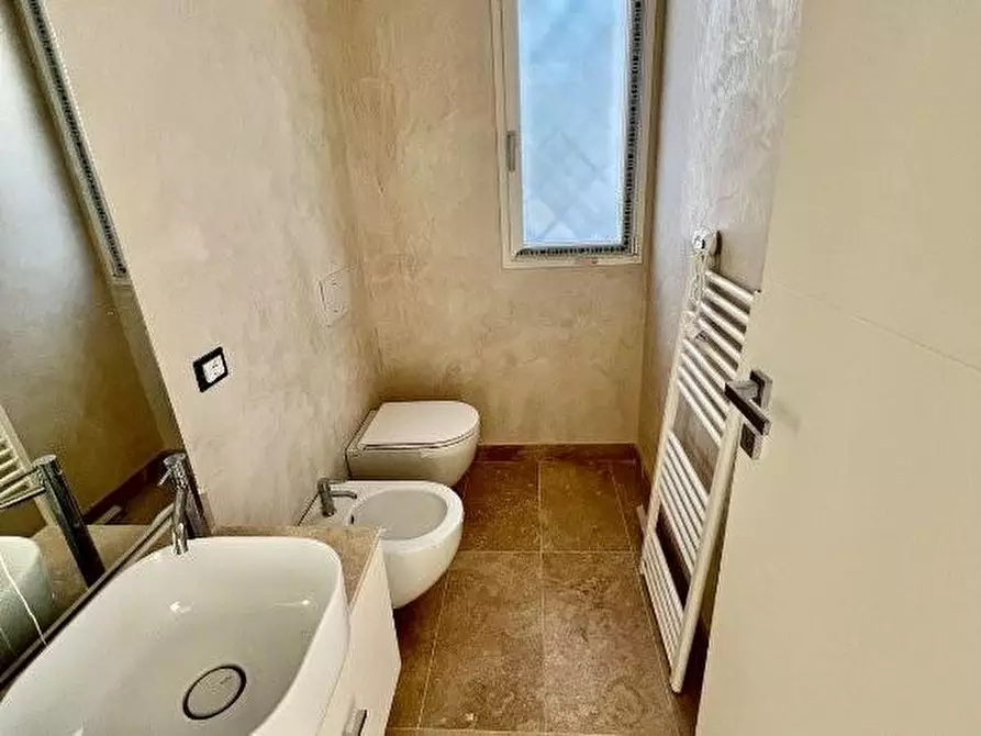 Immagine 17 di Villa in vendita  a Pietrasanta