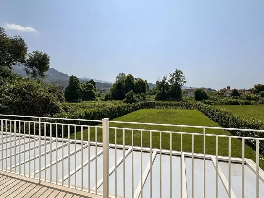 Immagine 2 di Villa in vendita  a Pietrasanta