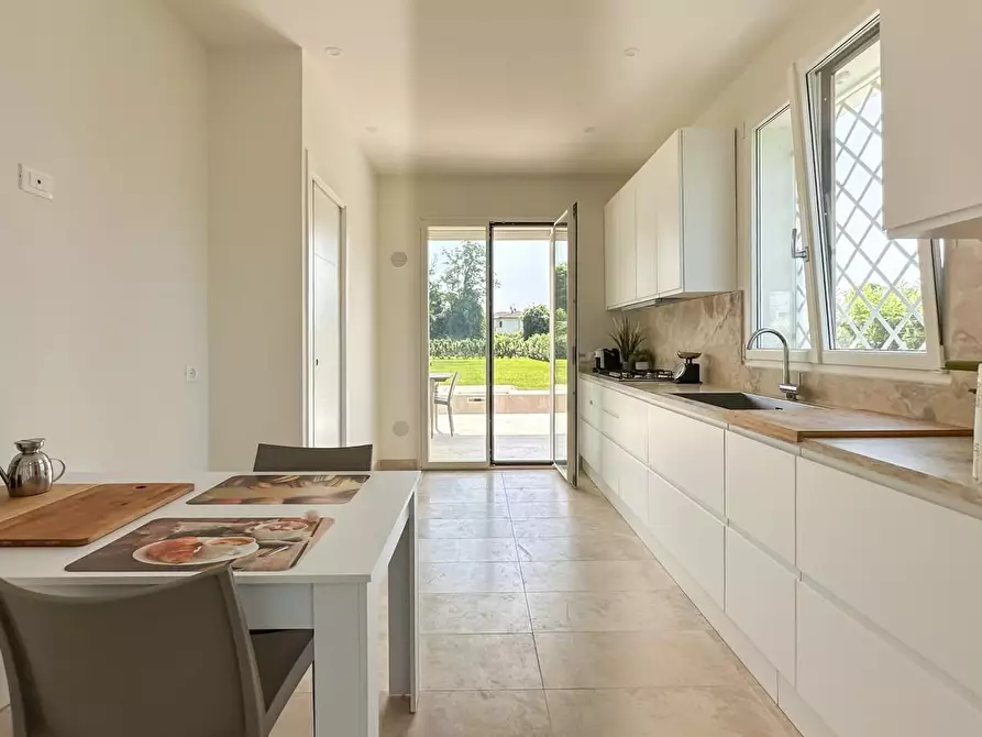 Immagine 6 di Villa in vendita  a Pietrasanta