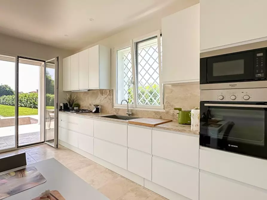 Immagine 12 di Villa in vendita  a Pietrasanta