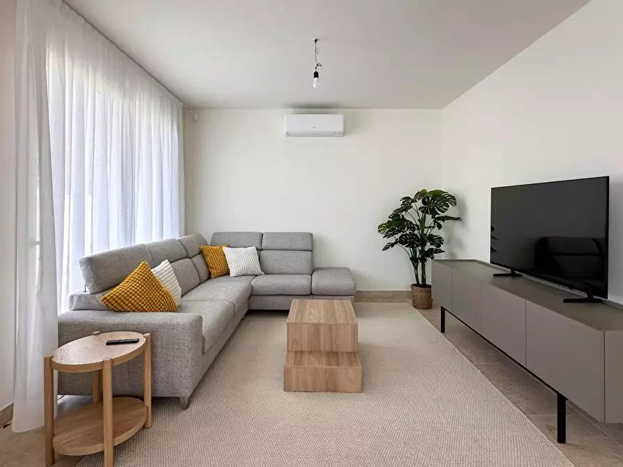 Immagine 1 di Villa in vendita  a Pietrasanta