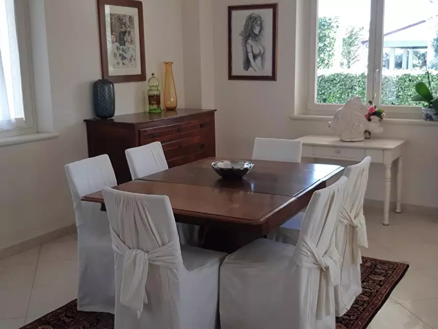 Immagine 11 di Villa in affitto  a Seravezza