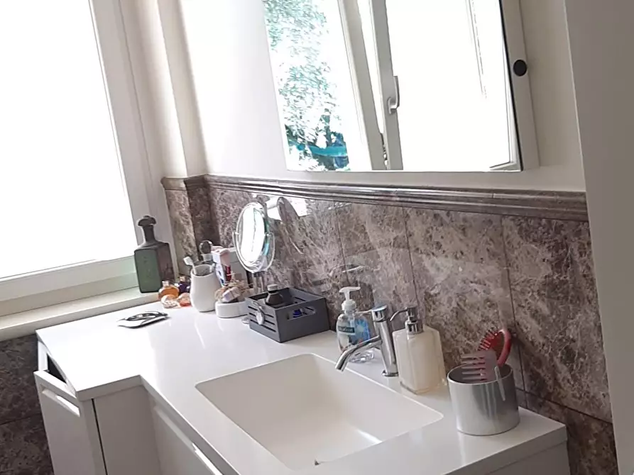 Immagine 28 di Villa in affitto  a Seravezza