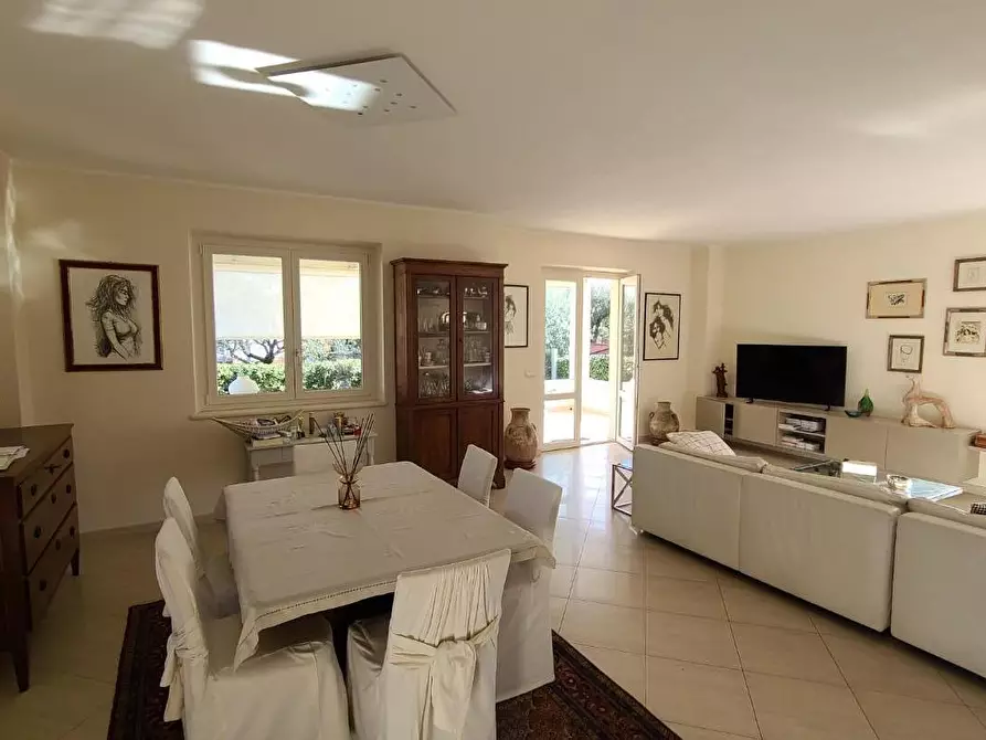 Immagine 7 di Villa in affitto  a Seravezza