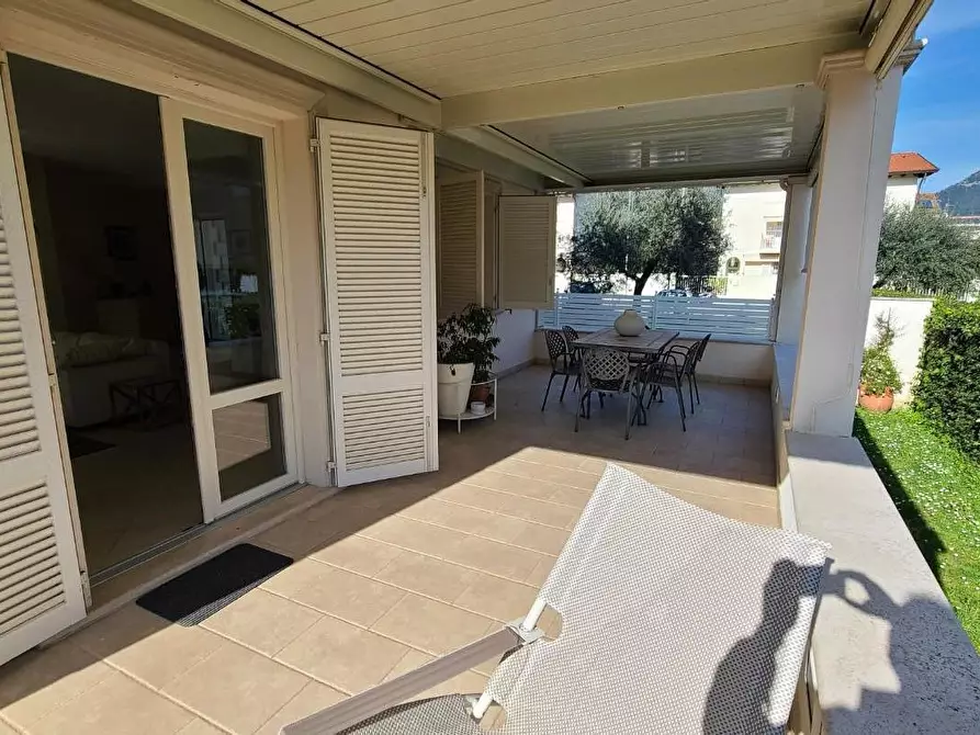 Immagine 40 di Villa in affitto  a Seravezza