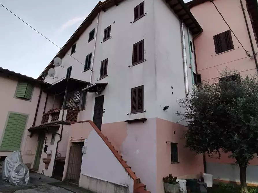 Immagine 1 di Terratetto in vendita  a Lucca