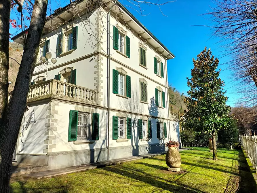 Immagine 1 di Casa indipendente in vendita  a Lucca