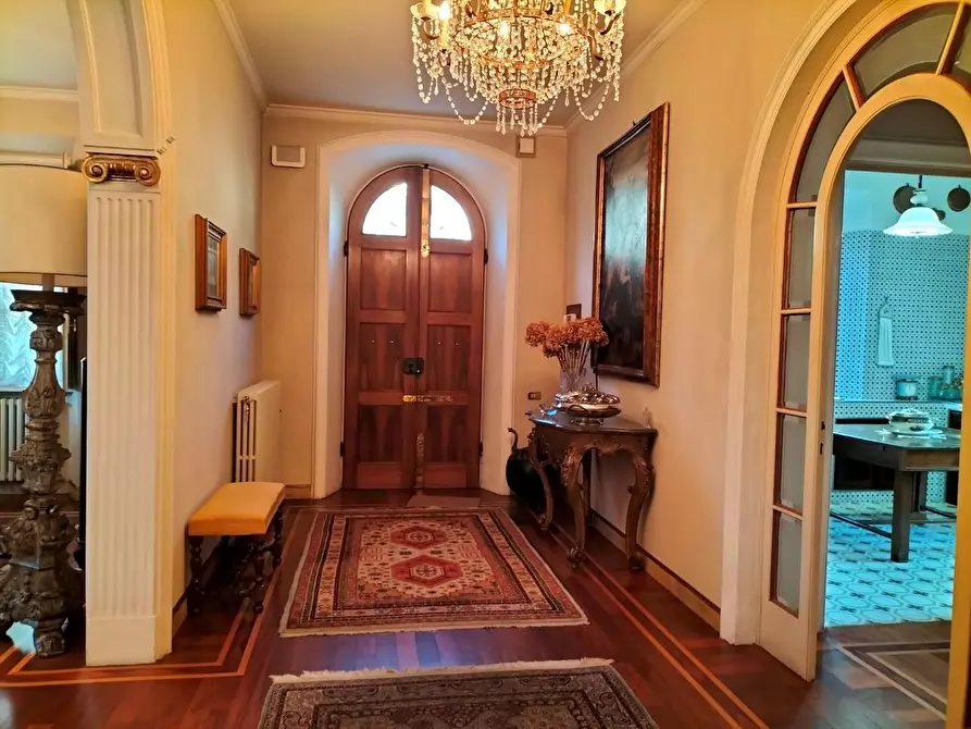 Immagine 9 di Casa indipendente in vendita  a Lucca