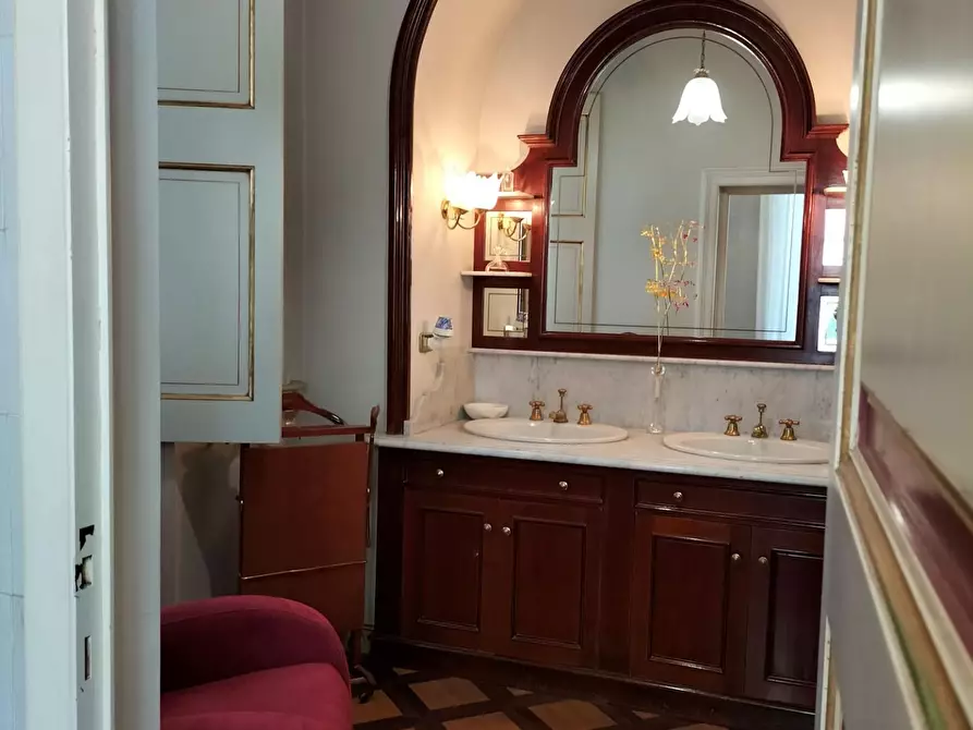 Immagine 16 di Casa indipendente in vendita  a Lucca