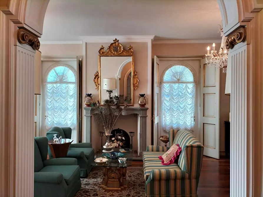 Immagine 19 di Casa indipendente in vendita  a Lucca