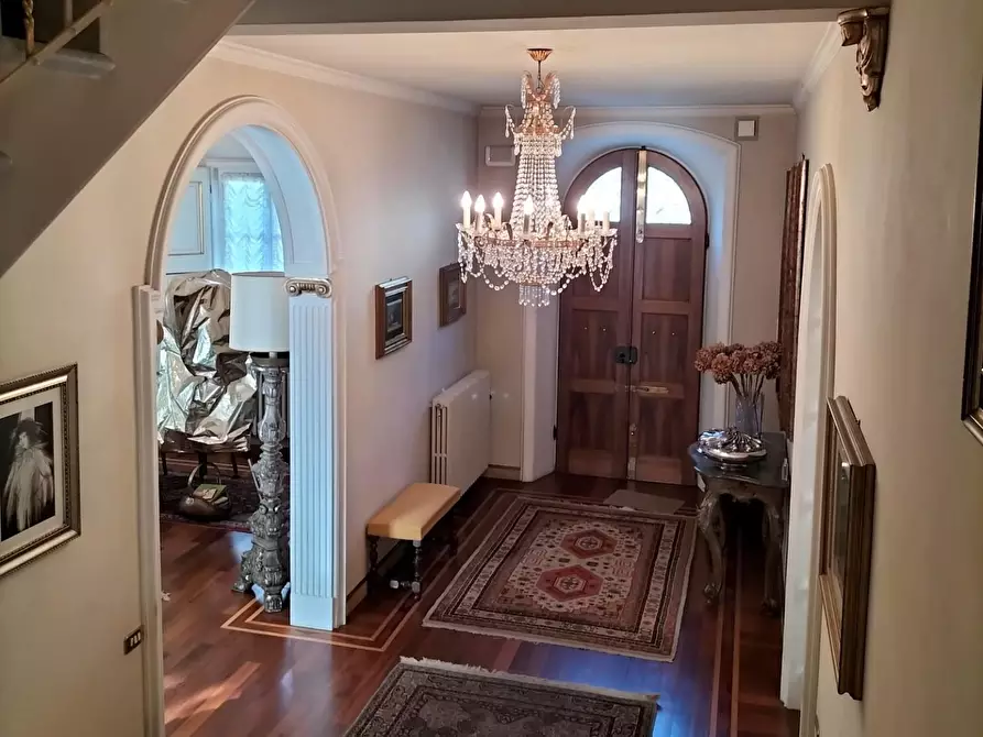 Immagine 18 di Casa indipendente in vendita  a Lucca