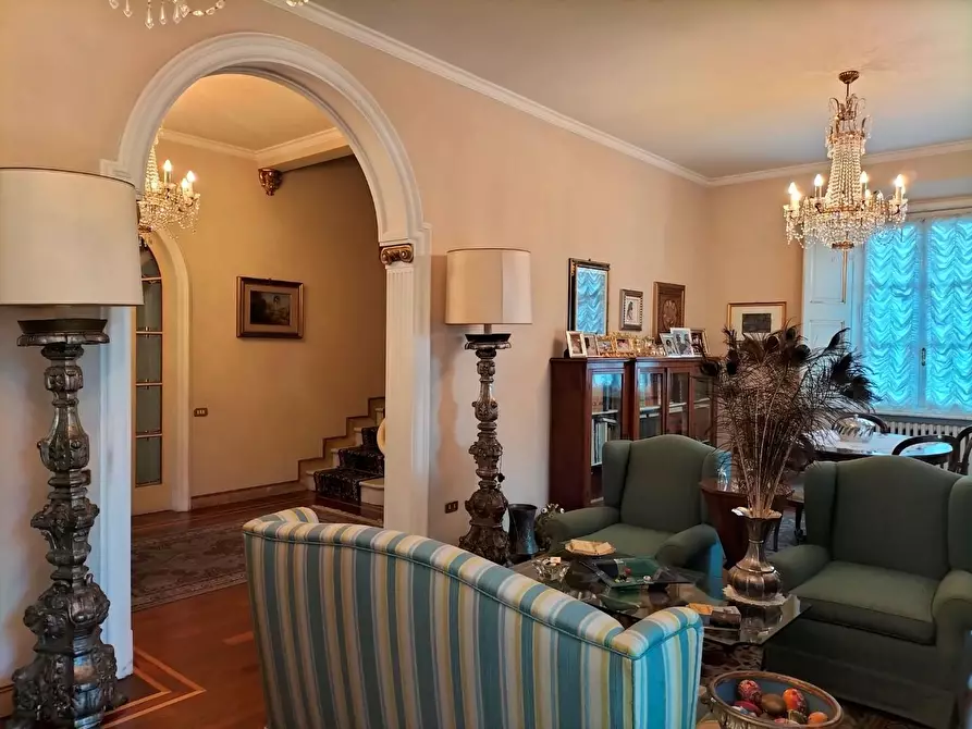 Immagine 10 di Casa indipendente in vendita  a Lucca