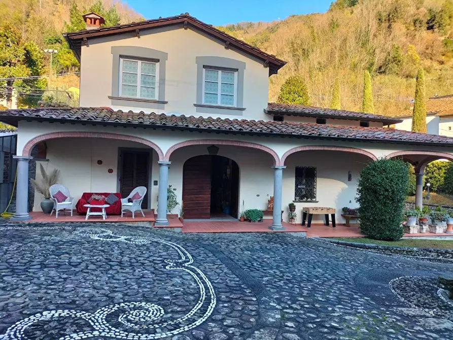 Immagine 4 di Casa indipendente in vendita  a Lucca