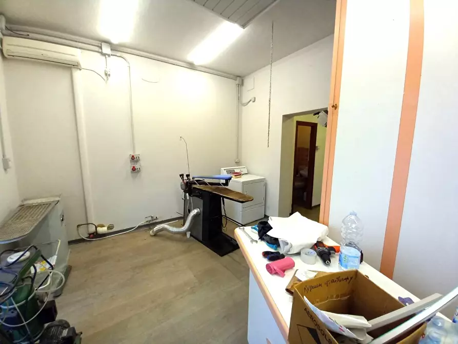 Immagine 2 di Capannone industriale in affitto  a Capannori