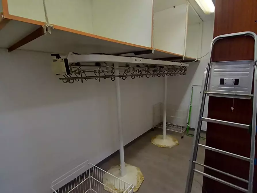 Immagine 3 di Capannone industriale in affitto  a Capannori