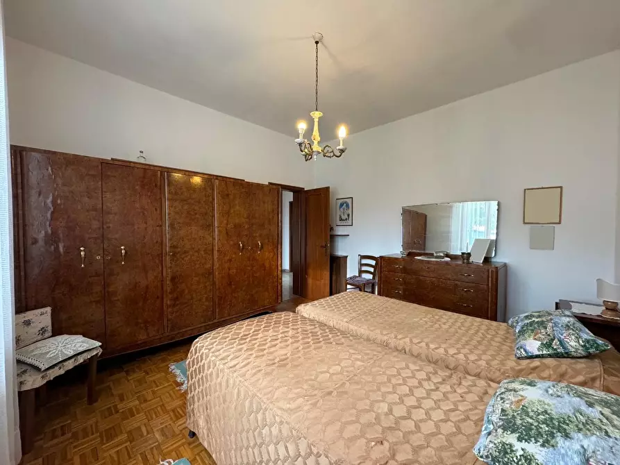 Immagine 12 di Villa in vendita  a Seravezza