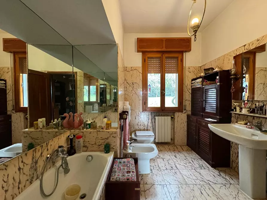 Immagine 30 di Villa in vendita  a Seravezza