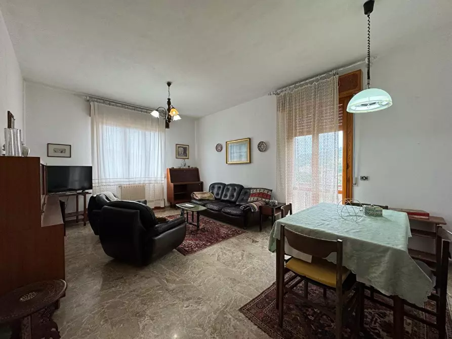 Immagine 2 di Villa in vendita  a Seravezza