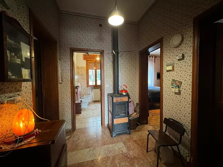 Immagine 38 di Villa in vendita  a Seravezza