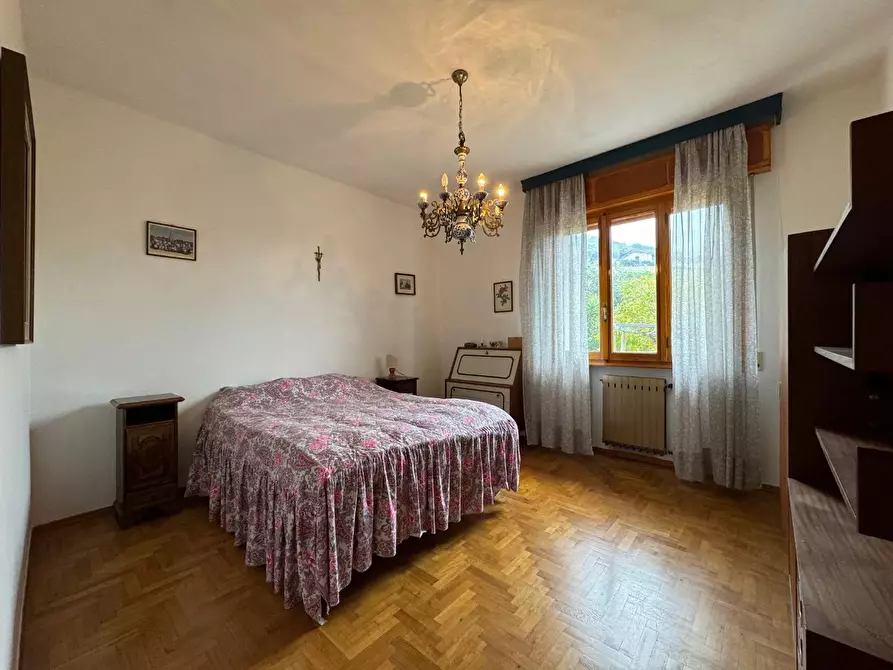 Immagine 15 di Villa in vendita  a Seravezza