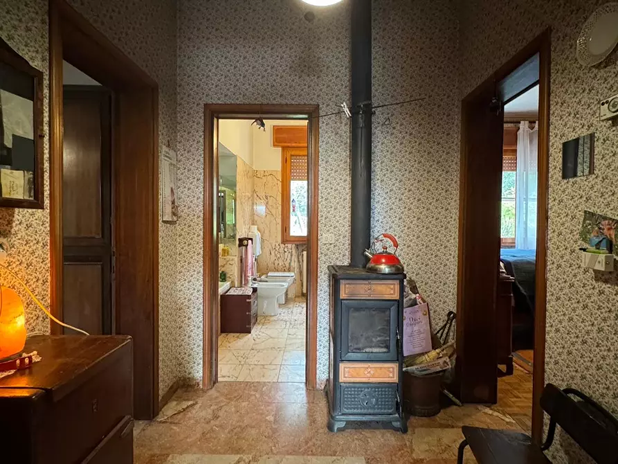 Immagine 37 di Villa in vendita  a Seravezza