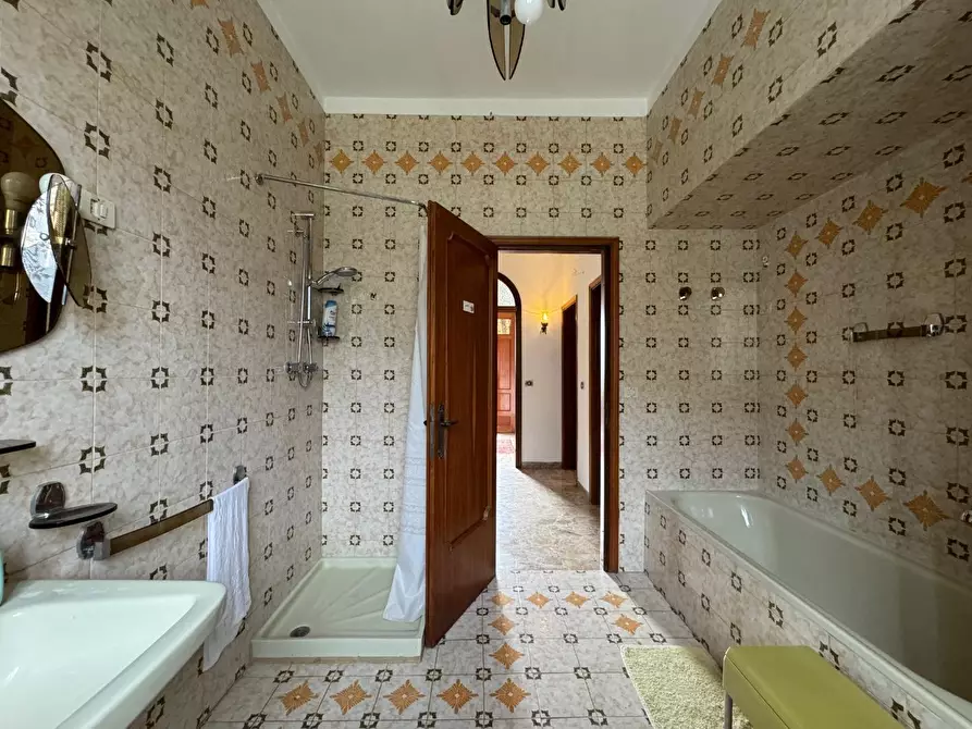 Immagine 7 di Villa in vendita  a Seravezza