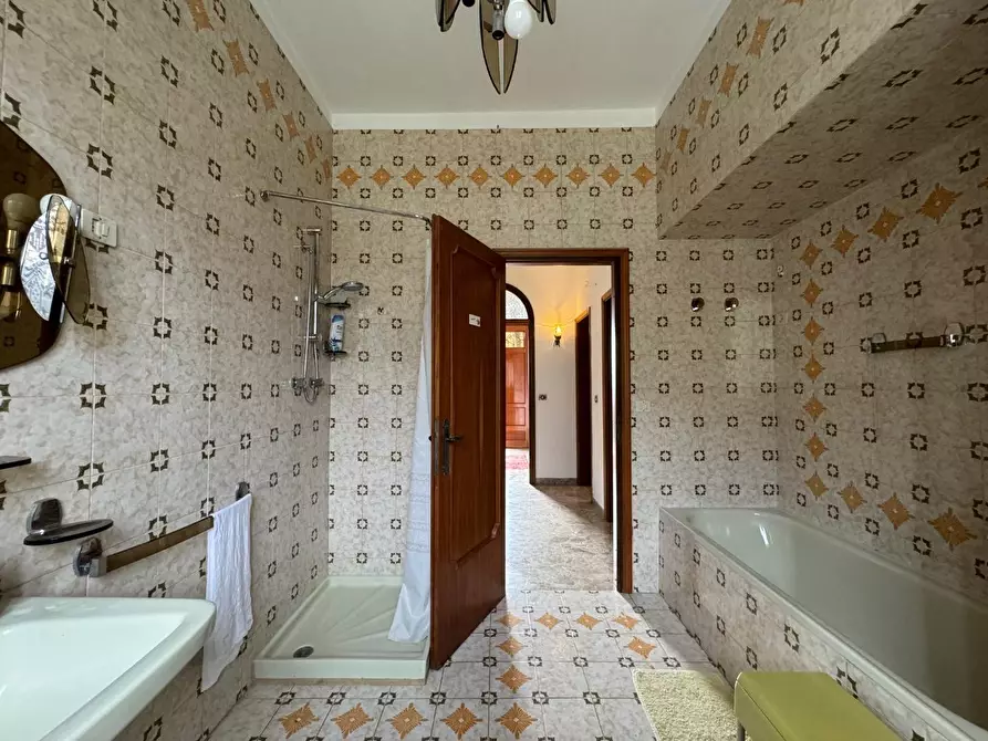 Immagine 16 di Villa in vendita  a Seravezza