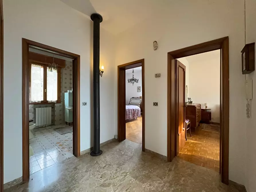 Immagine 19 di Villa in vendita  a Seravezza