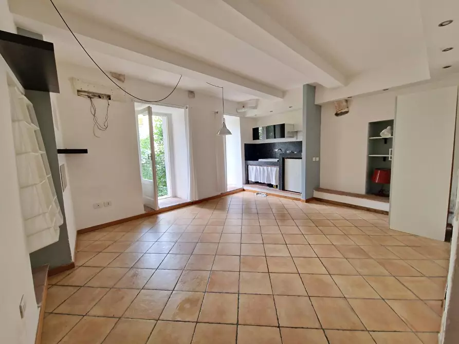 Immagine 4 di Appartamento in vendita  a Carrara