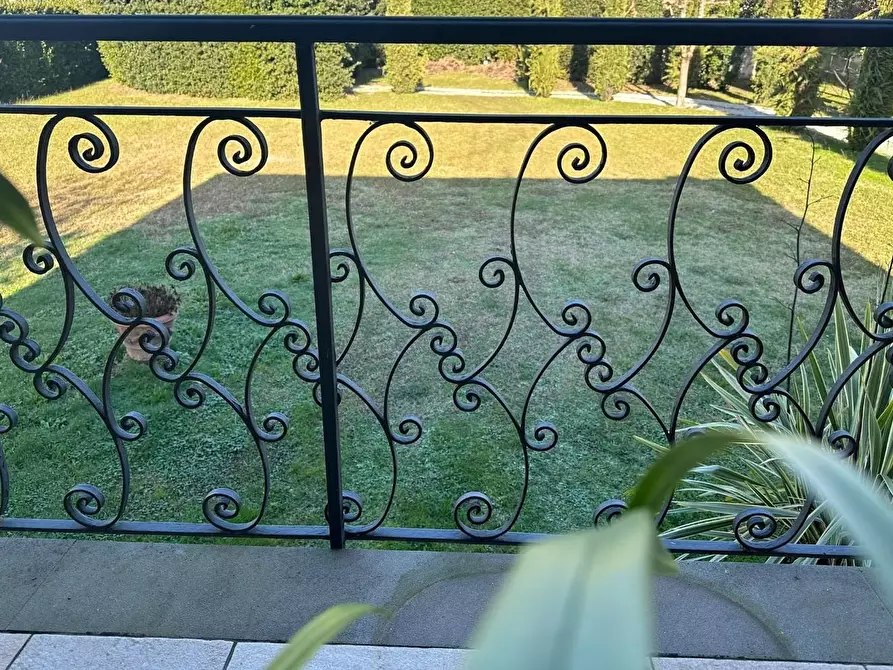 Immagine 23 di Villa in vendita  a Capannori