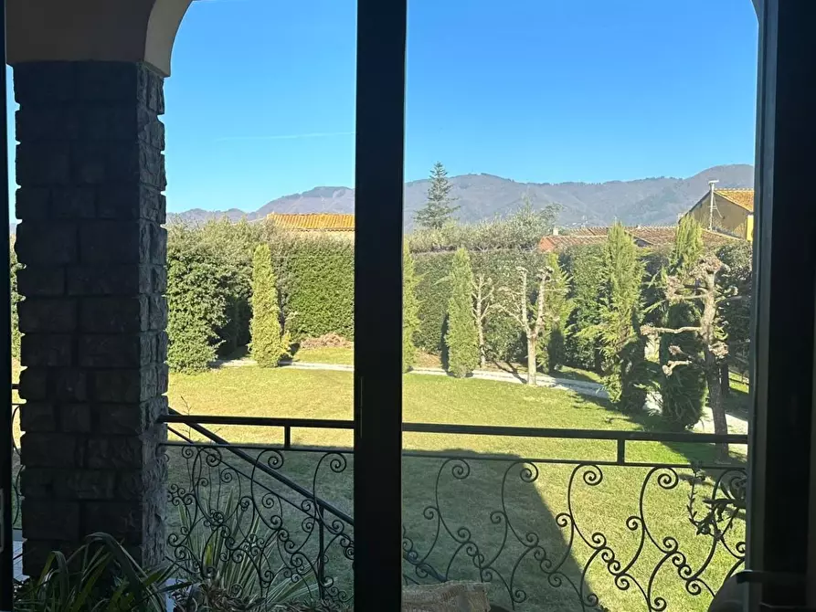 Immagine 18 di Villa in vendita  a Capannori