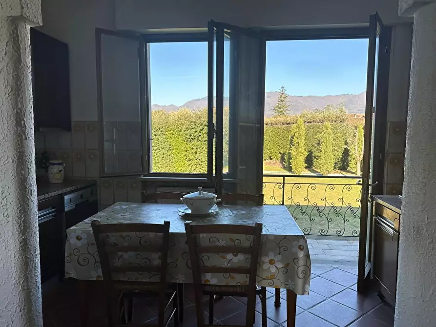 Immagine 11 di Villa in vendita  a Capannori