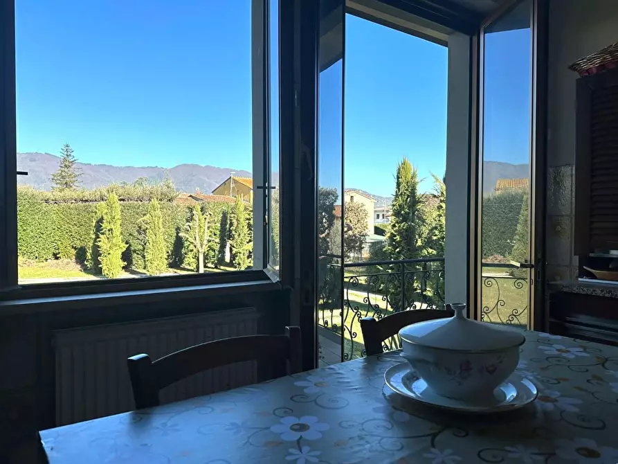 Immagine 13 di Villa in vendita  a Capannori