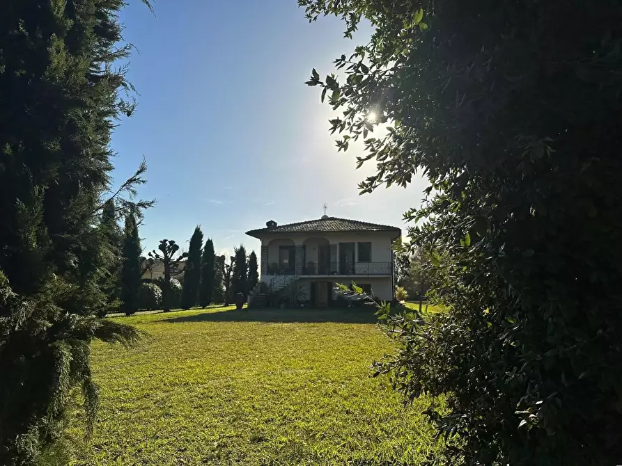 Immagine 2 di Villa in vendita  a Capannori