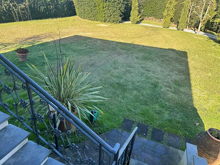 Immagine 22 di Villa in vendita  a Capannori