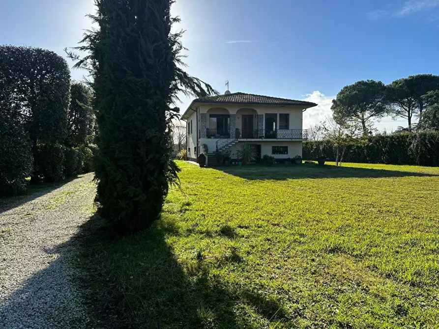 Immagine 31 di Villa in vendita  a Capannori