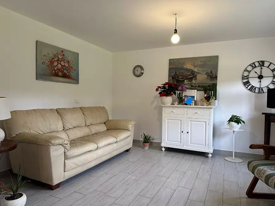 Immagine 25 di Villa in vendita  a Capannori