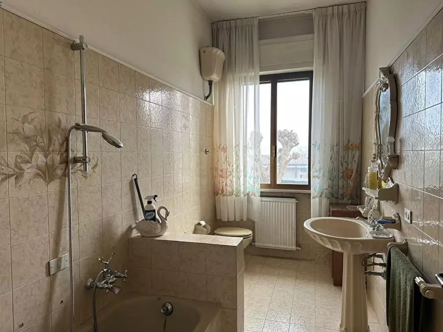 Immagine 19 di Villa in vendita  a Capannori